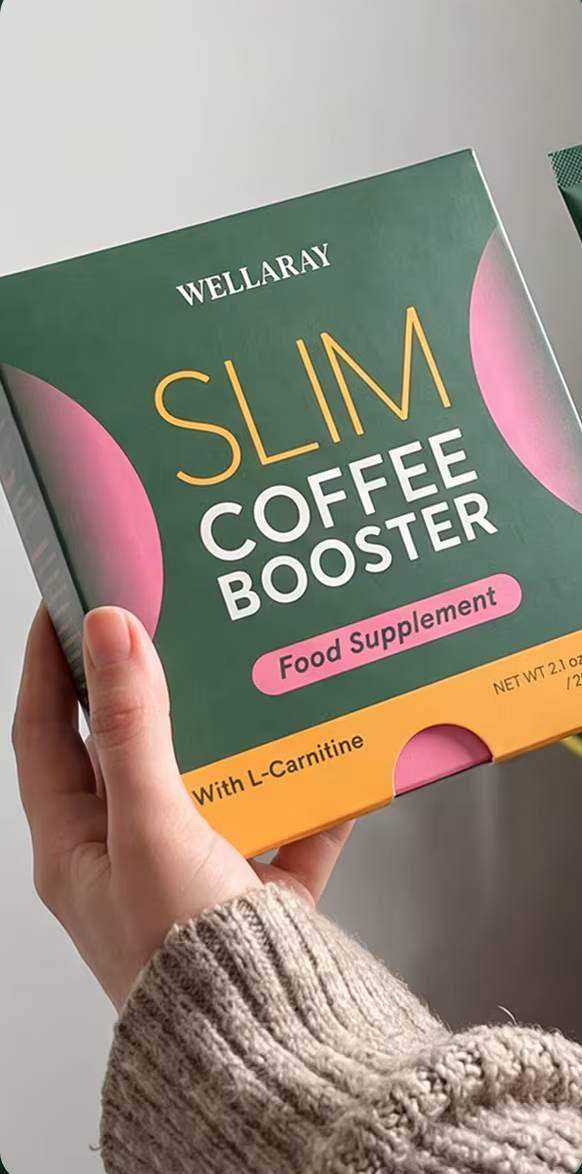 Hand som håller en förpackning Wellaray Slim Coffee Booster